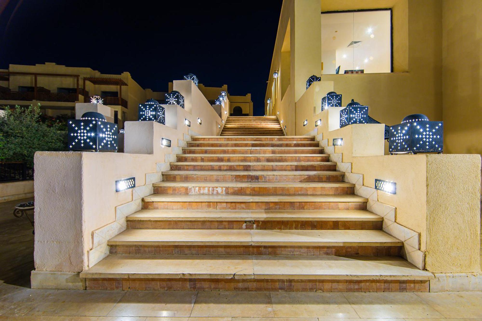 The Grand Hotel Sharm El Sheikh Eksteriør bilde The staircase at the main entrance