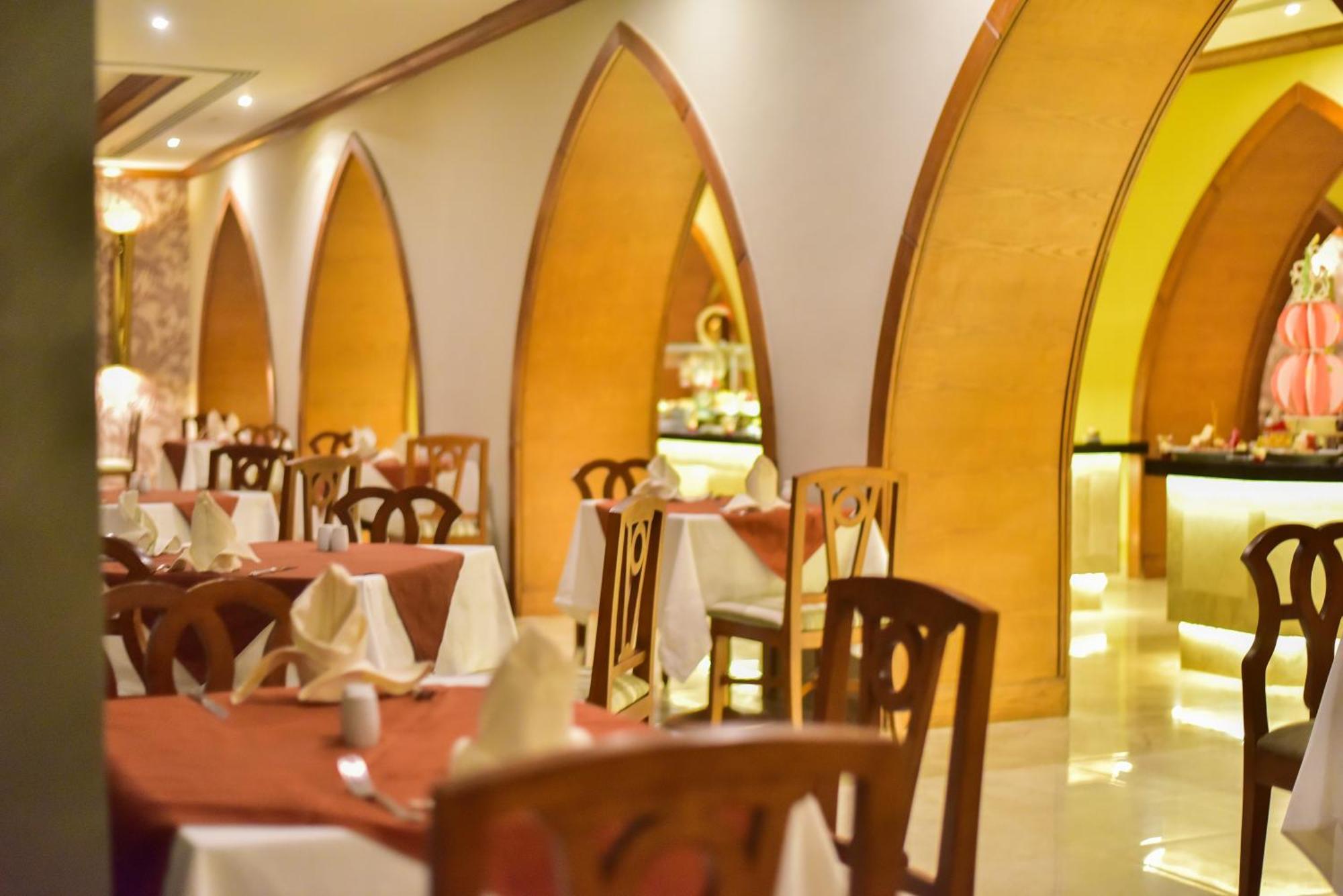 The Grand Hotel Sharm El Sheikh Eksteriør bilde The interior of the restaurant