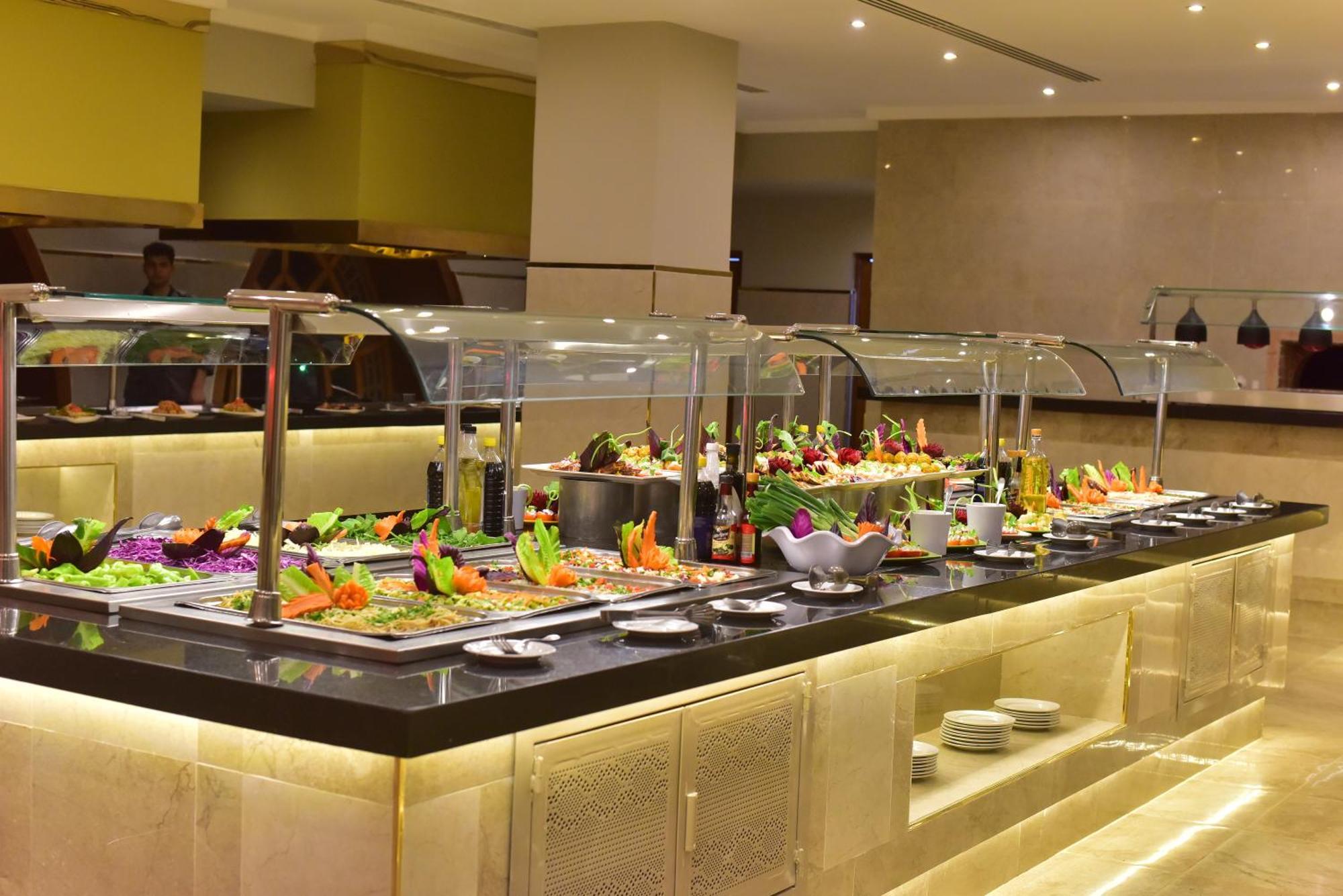 The Grand Hotel Sharm El Sheikh Eksteriør bilde A salad bar