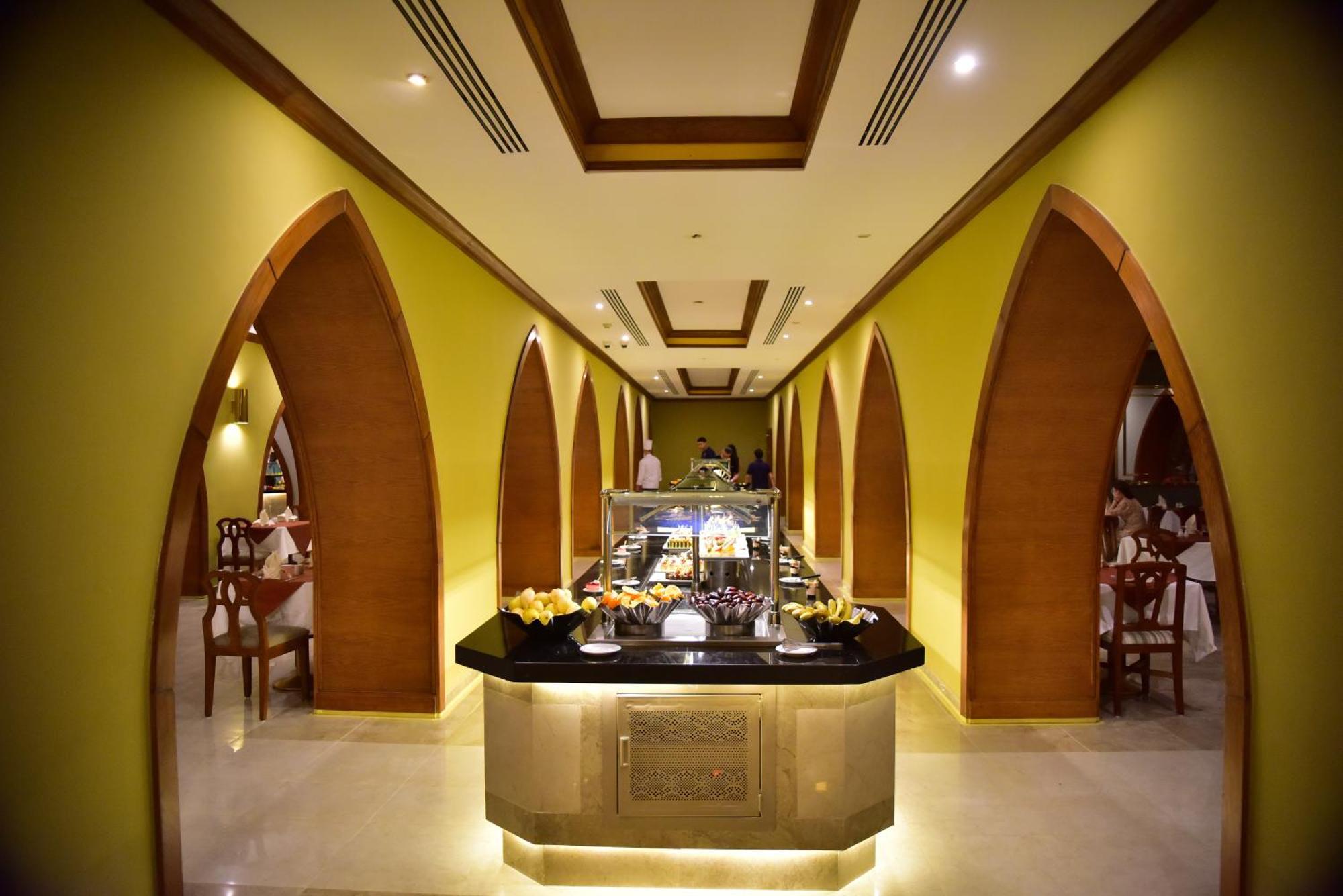 The Grand Hotel Sharm El Sheikh Eksteriør bilde The buffet at the hotel