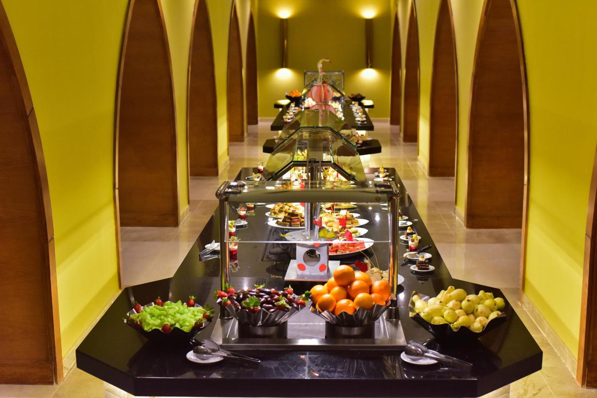 The Grand Hotel Sharm El Sheikh Eksteriør bilde A buffet at a hotel