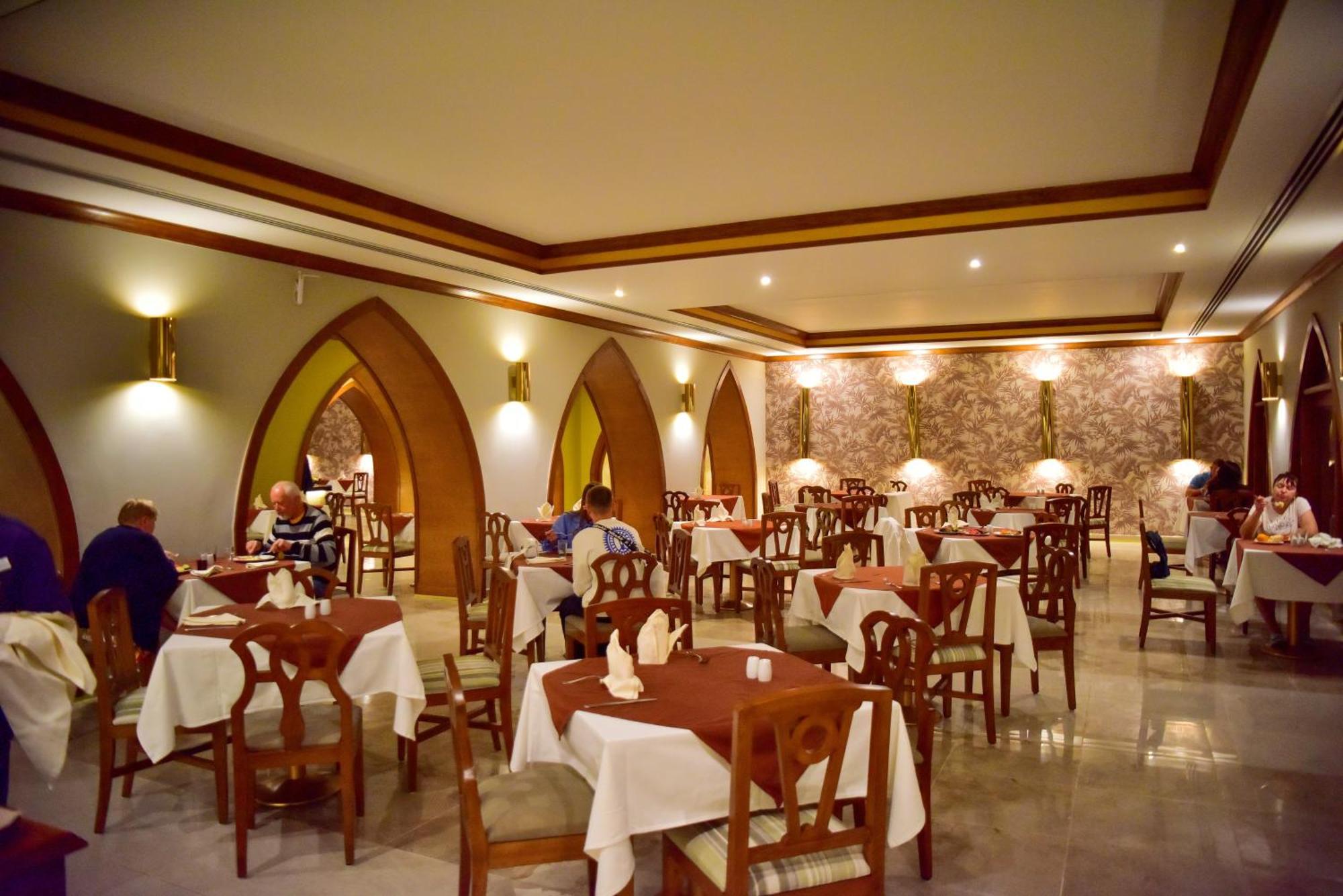 The Grand Hotel Sharm El Sheikh Eksteriør bilde The restaurant at the hotel