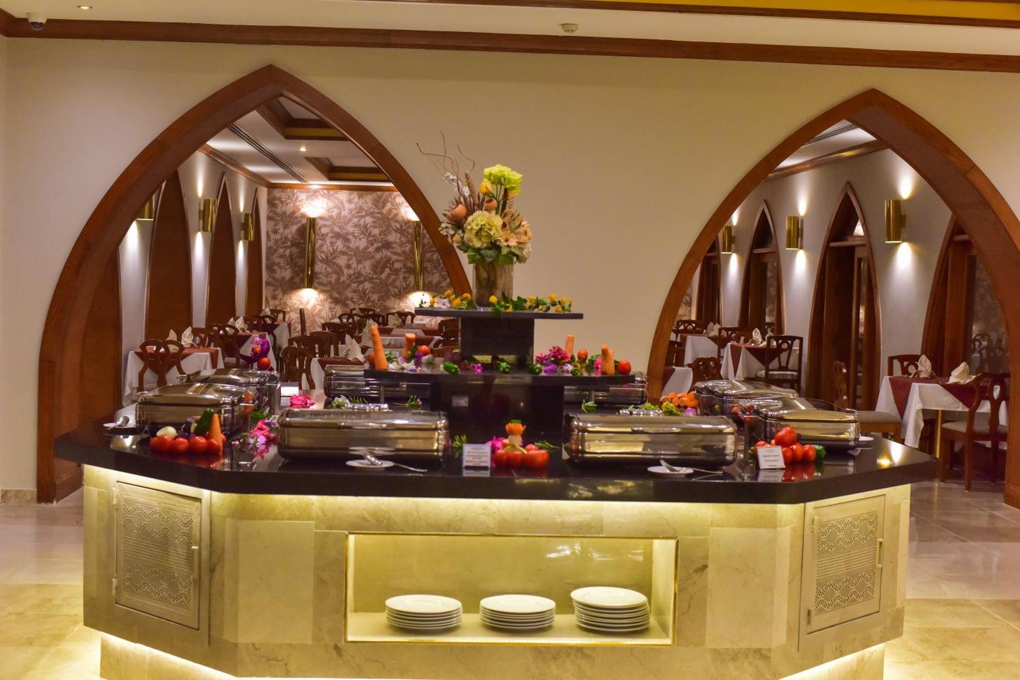 The Grand Hotel Sharm El Sheikh Eksteriør bilde A buffet at a hotel