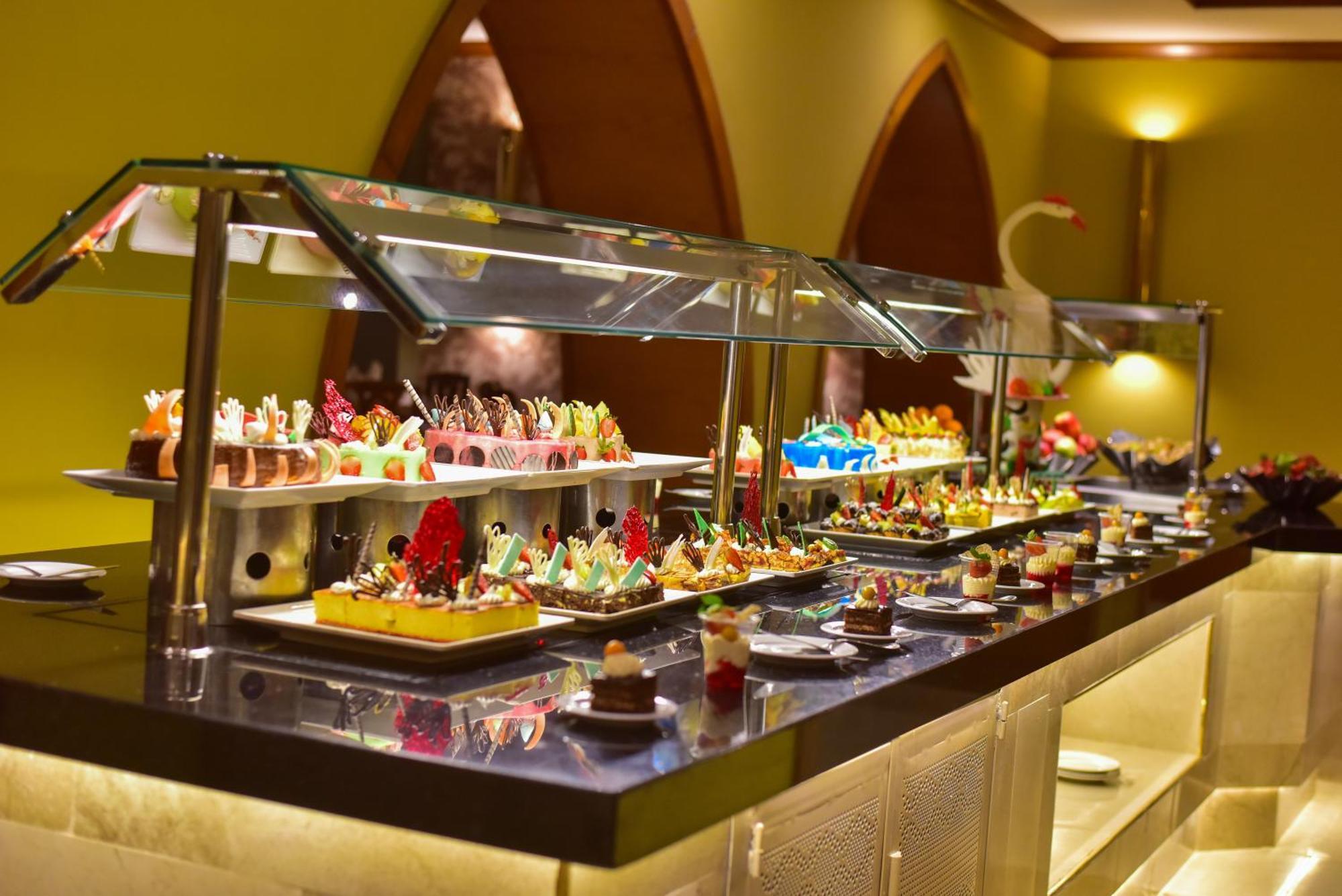 The Grand Hotel Sharm El Sheikh Eksteriør bilde A dessert buffet