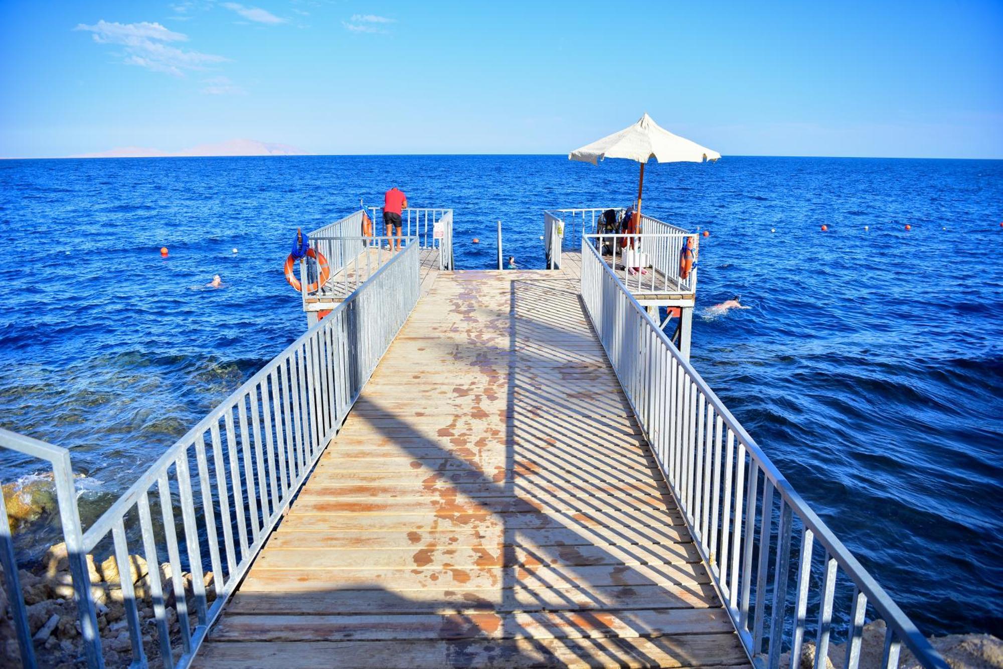 The Grand Hotel Sharm El Sheikh Eksteriør bilde The pier at the beach of Agia Marina